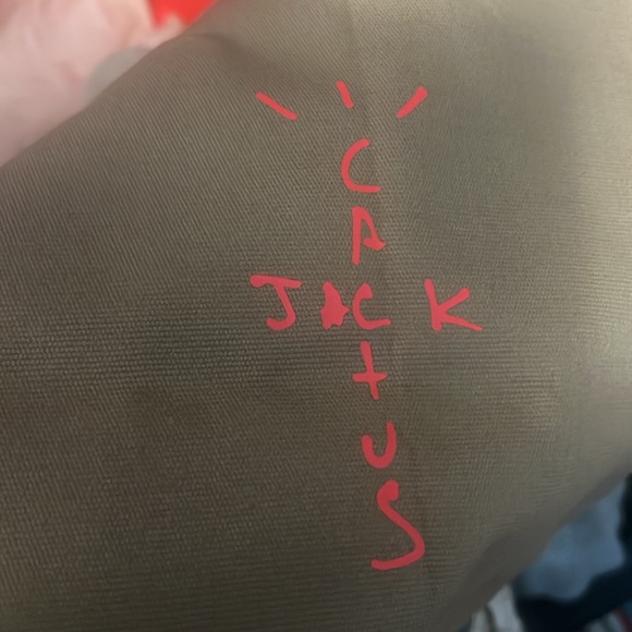 Travis Scott! Jordan kicks! Never worn brand new! Includes back pack/dustpack - Picture 10 of 12